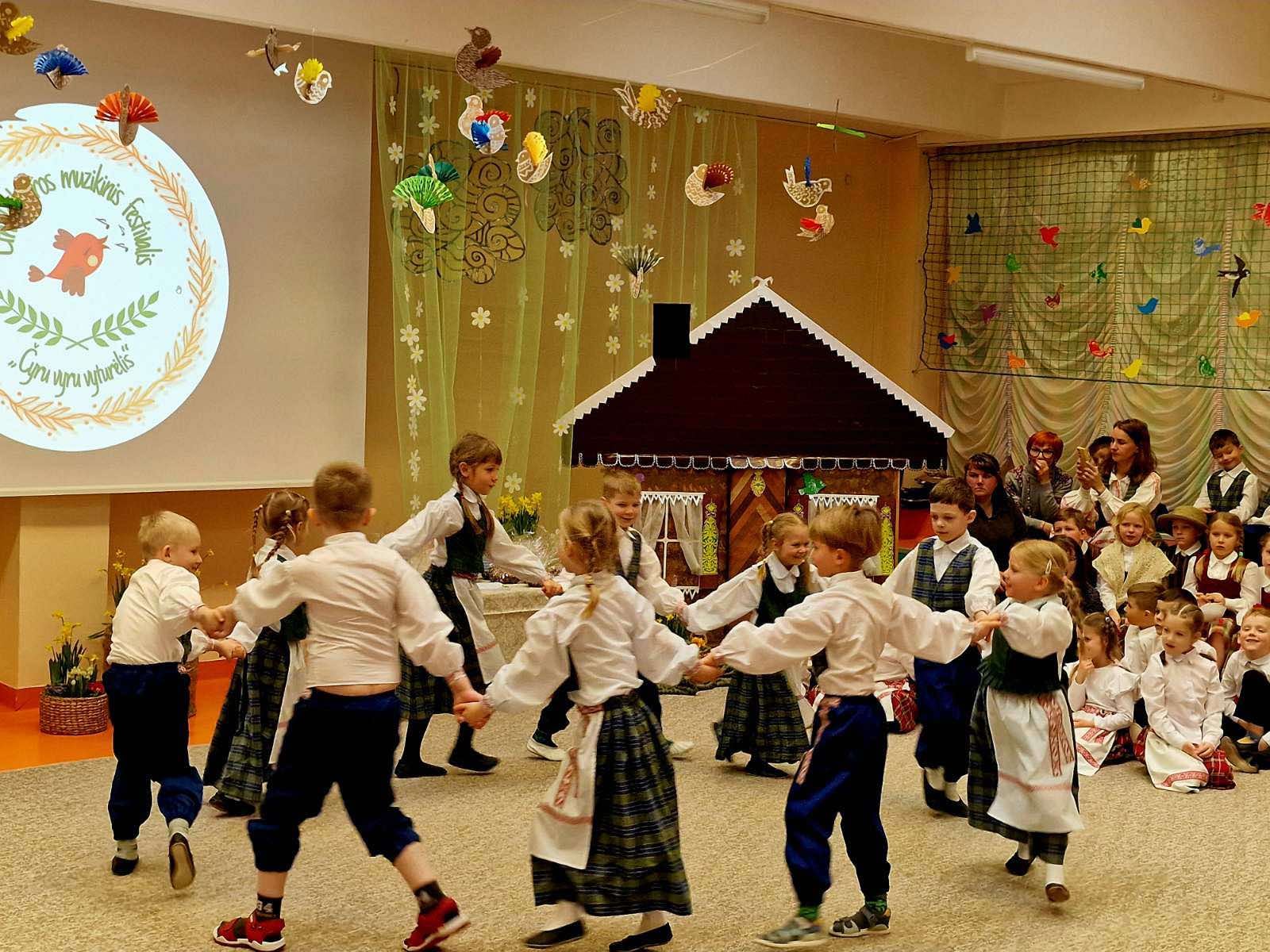 Read more about the article „Bitutės“ dalyvavo Etnokultūros muzikos festivalyje „Čyru vyru vyturėlis”