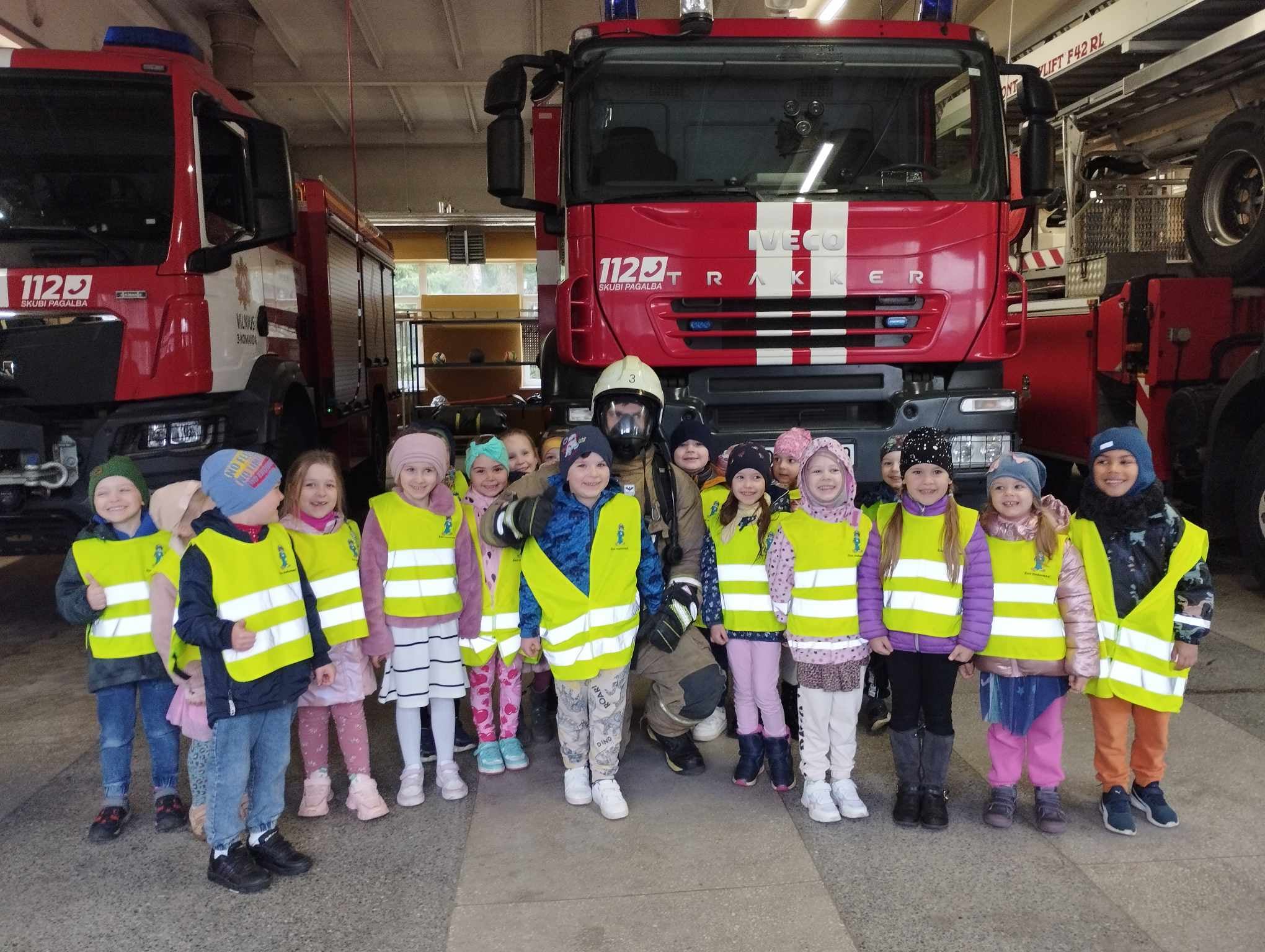 Read more about the article „Pelėdžiukai“ aplankė gaisrininkus